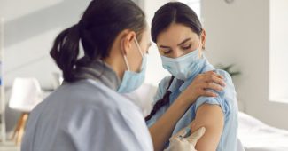 Les effets secondaires du vaccin contre la grippe : à quel moment se manifestent-ils ?
