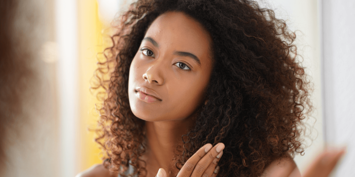 Comment entretenir naturellement ses cheveux bouclés ?