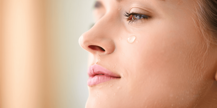 Gommage visage peau sensible : choisir le bon soin pour ne pas agresser sa peau !