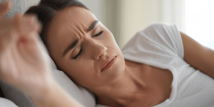 Peau déshydratée : comment la différencier d'une peau sèche et comment en prendre soin durablement