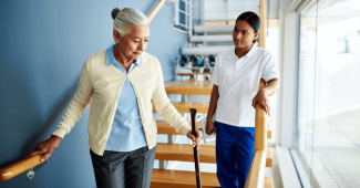 La kinésithérapie diminue de 50% le risque de chutes chez les seniors