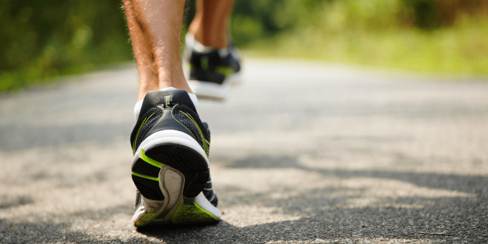 La kinésithérapie et le running pour aider à améliorer la posture du pied