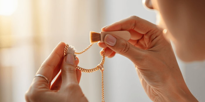 Comment nettoyer et entretenir les montres et bijoux