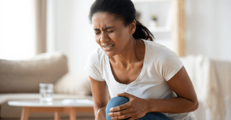 Comment soulager les douleurs de genou et retrouver une vie active même si tout fait mal