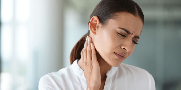 Douleur au cou : quelles sont les causes de la cervicalgie ?