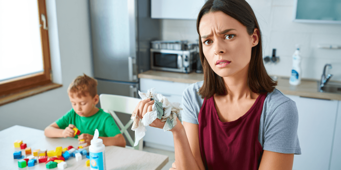 Lingettes désinfectantes : pourquoi il faut arrêter de les utiliser pour tout nettoyer à la maison