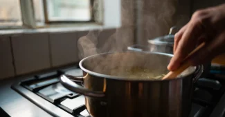 Comment éliminer naturellement et rapidement les odeurs de friture dans la cuisine ?