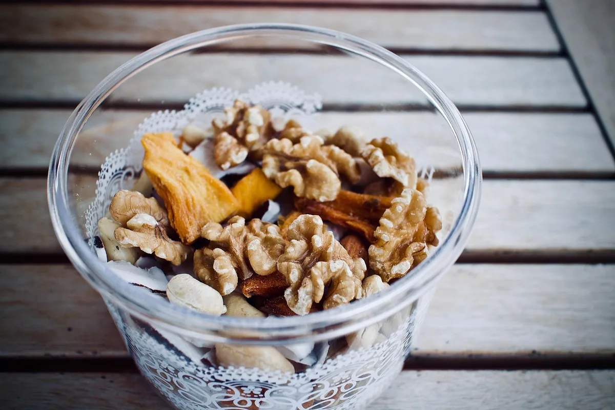 Morceaux de noix de coco séchée et chair râpée